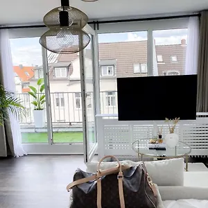 dani-stylish-minimal-innercity-terrace-apartment.topcolognehotels.com/