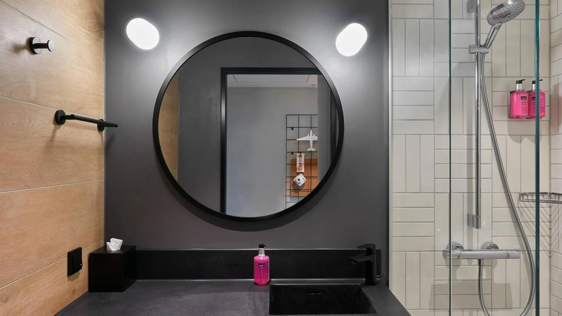 Hotel Moxy Cologne Bonn Airport