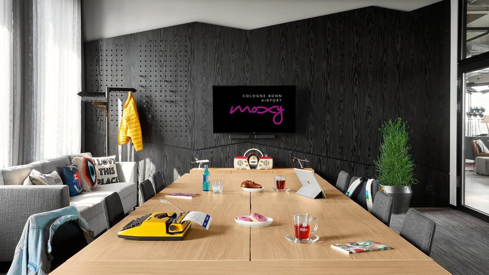 Hotel Moxy Cologne Bonn Airport 3*,  Alemania