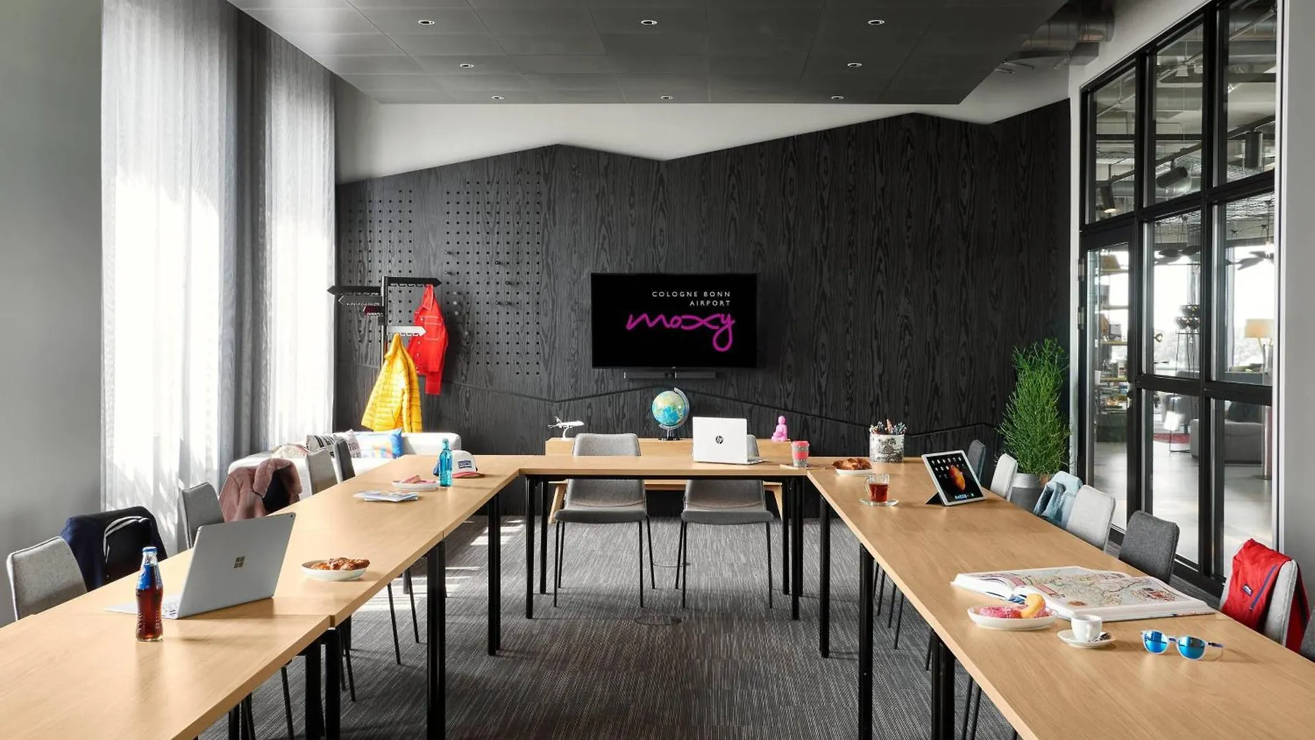 Hotel Moxy Cologne Bonn Airport 3*,