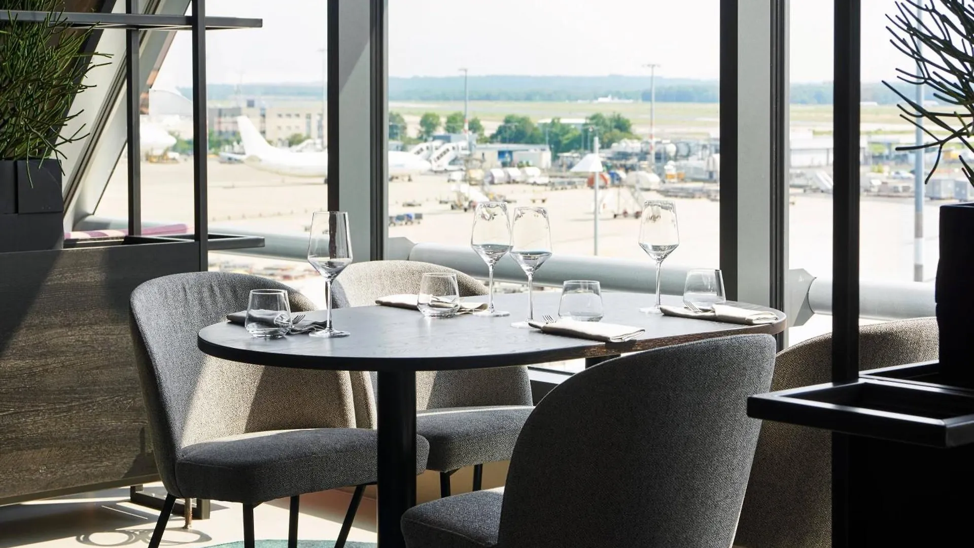 Hotel Moxy Cologne Bonn Airport 3*,  Alemania