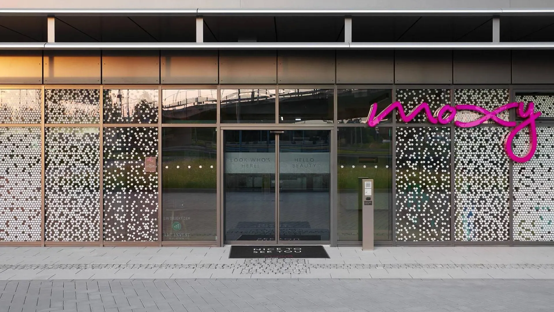 Hotel Moxy Cologne Bonn Airport