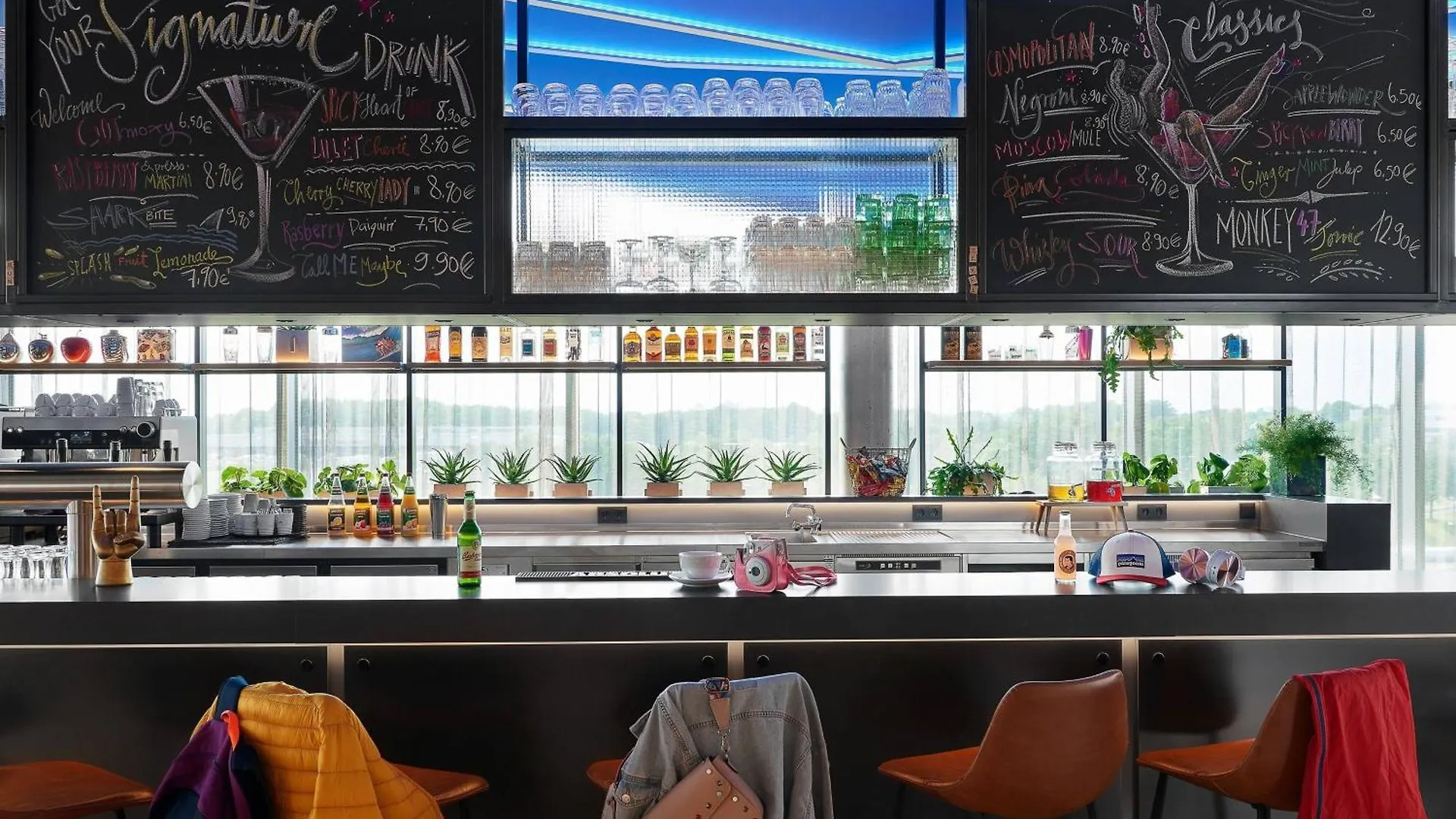 Hotel Moxy Cologne Bonn Airport